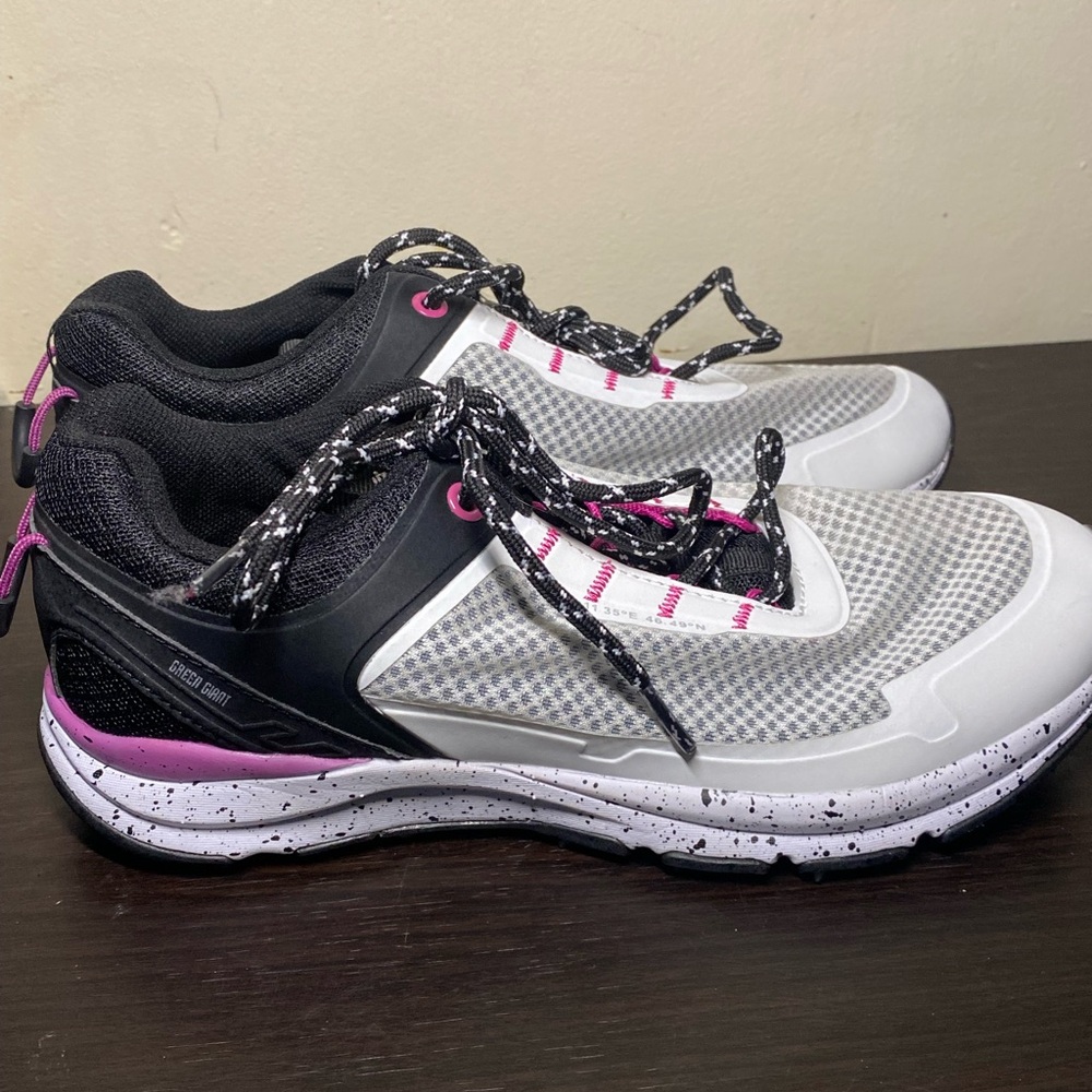 Gently worn Women green giant sneakers size 7.5/38